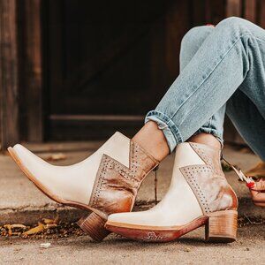 FREEBIRD Matilda cream white tan studded vintage bootie leather cowboy boots 12